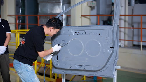 探秘嵐圖世界級4.0數(shù)字工廠 田亮李銳首開汽車品牌最大盲盒，揭秘科技與匠心交融